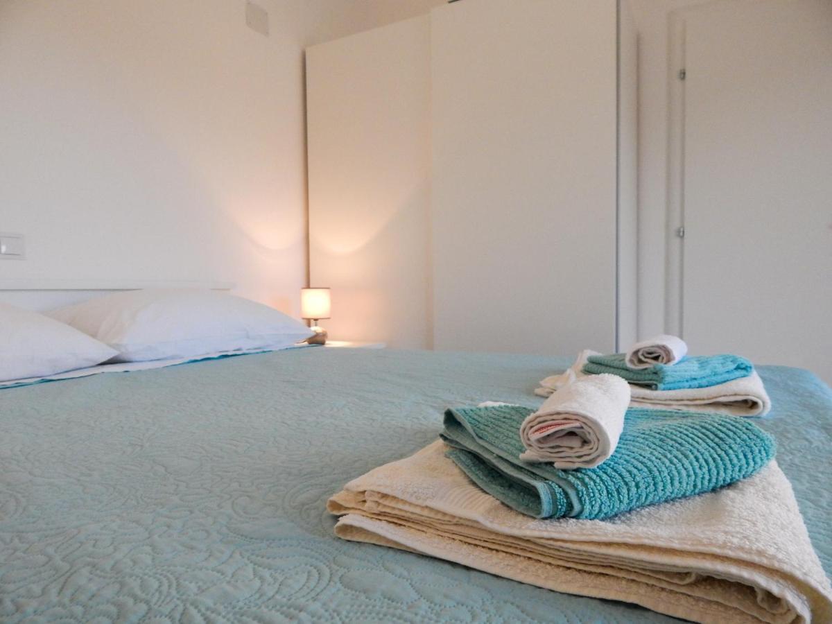 Apartment Sweet Escape *